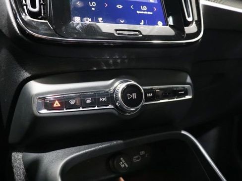 Used 2025 Volvo XC40 B5 Plus image 28