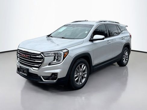 Used 2022 GMC Terrain SLT w/ Infotainment Package II image 3