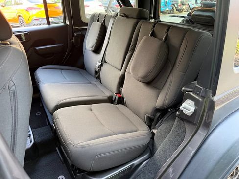 Used 2023 Jeep Wrangler Unlimited AWD/4WD image 34