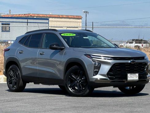 New 2025 Chevrolet Trax ACTIV image 1