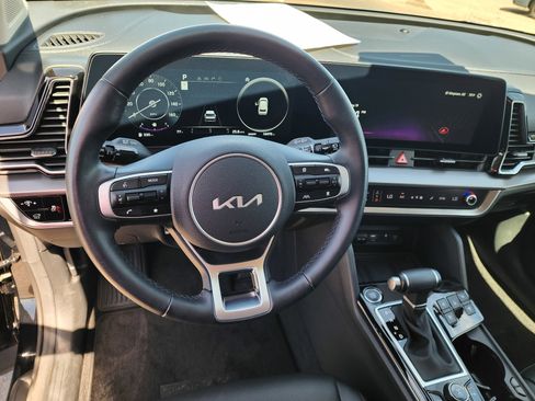 Used 2024 Kia Sportage SX AWD/4WD image 2