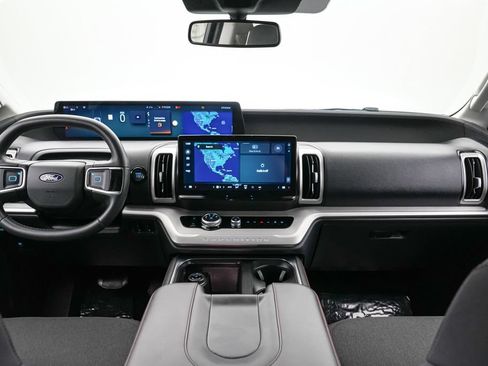 Certified 2025 Ford Expedition Active AWD/4WD image 14
