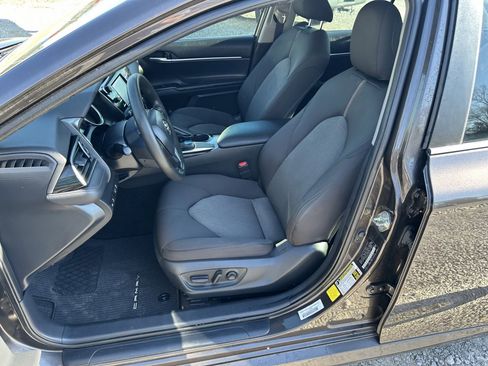 Used 2020 Toyota Camry LE image 15