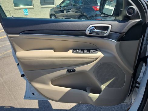 Used 2020 Jeep Grand Cherokee Limited AWD/4WD image 19