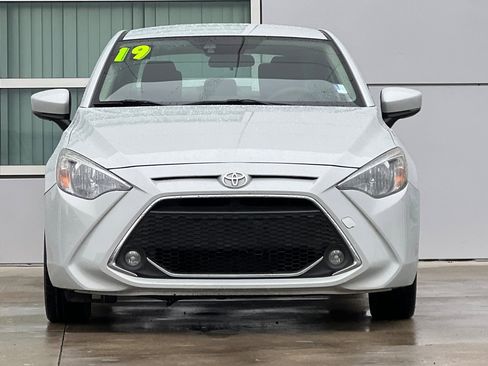 Used 2019 Toyota Yaris LE image 6