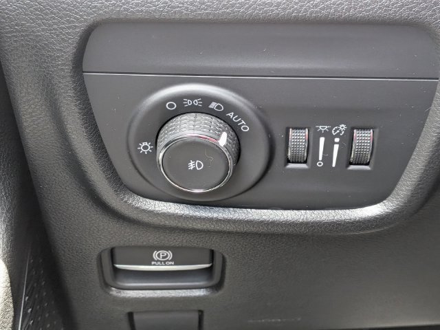 Used 2023 Jeep Grand Cherokee Limited AWD/4WD image 27