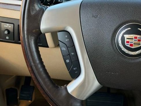 Used 2012 Cadillac Escalade Luxury image 35