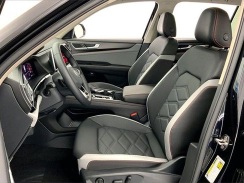 Certified 2025 Volkswagen Atlas Peak Edition SE image 25