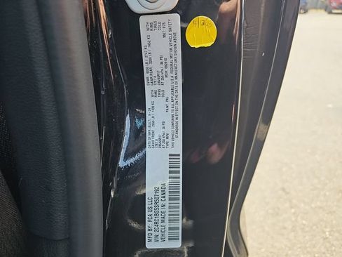Used 2025 Chrysler Pacifica Select FWD image 36