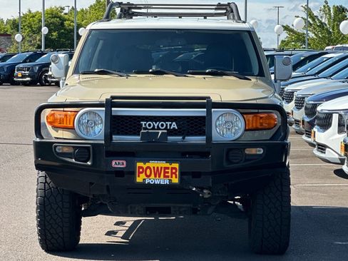 Used 2014 Toyota FJ Cruiser 4WD w/ Upgrade Package image 9