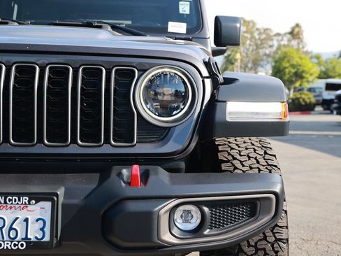 Used 2025 Jeep Wrangler Unlimited Rubicon AWD/4WD image 5