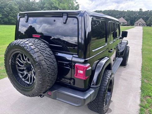 Used 2020 Jeep Wrangler Unlimited Sahara AWD/4WD image 5