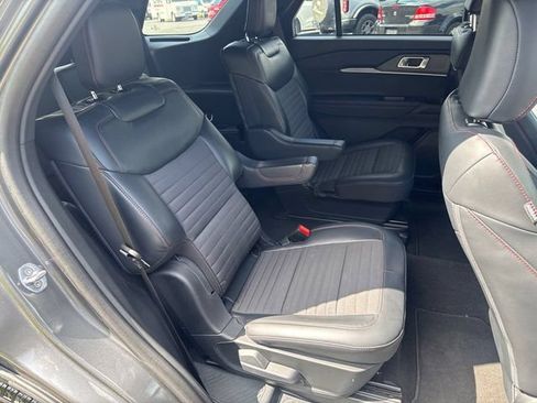 Used 2025 Ford Explorer ST-Line AWD/4WD image 4