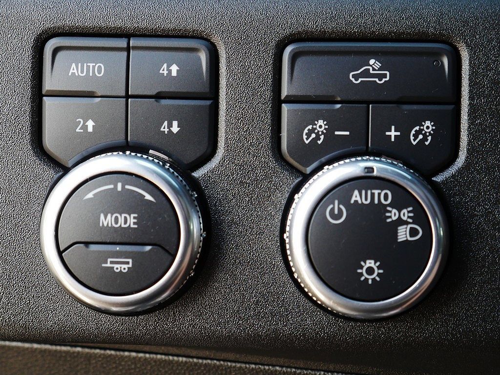Used 2024 GMC Sierra 1500 SLE w/ X31 Off-Road Package AWD/4WD image 26