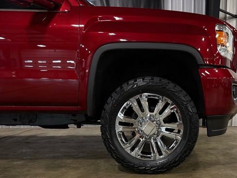 Used 2018 GMC Sierra 2500 Denali w/ Duramax Plus Package AWD/4WD image 9