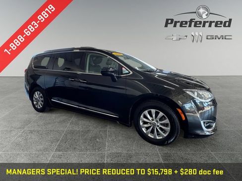 Used 2019 Chrysler Pacifica Touring-L FWD image 10
