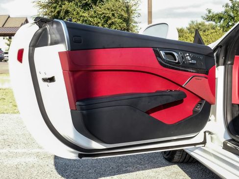 Used 2018 Mercedes-Benz SL 550 image 37