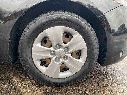 Used 2017 Kia Forte LX image 9