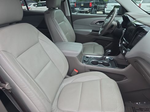 Used 2018 Chevrolet Traverse LT FWD image 10