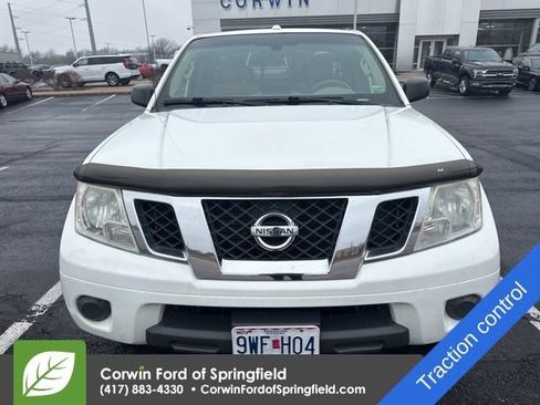 Used 2015 Nissan Frontier SV image 2