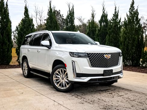 Used 2022 Cadillac Escalade Premium Luxury image 2