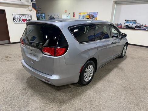 Used 2021 Chrysler Voyager L FWD image 8