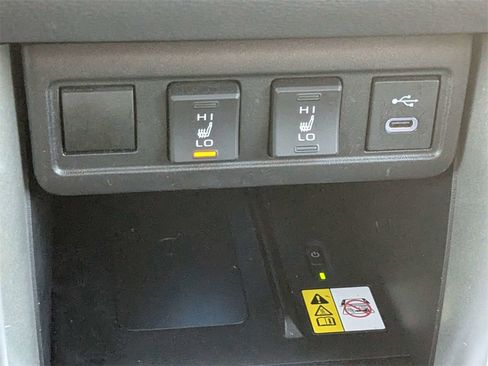 Used 2023 Toyota Corolla Cross XLE image 22