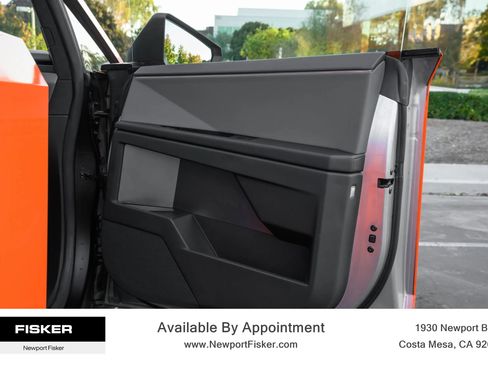 Used 2024 Tesla Cybertruck AWD Crew Cab image 28