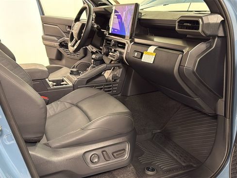 Certified 2025 Toyota 4Runner TRD Off-Road Premium image 18