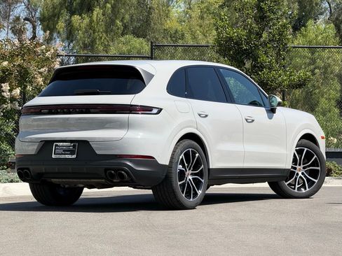 Used 2026 Porsche Cayenne AWD/4WD image 7