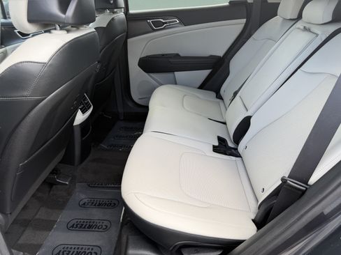 Used 2023 Kia Sportage EX FWD image 14
