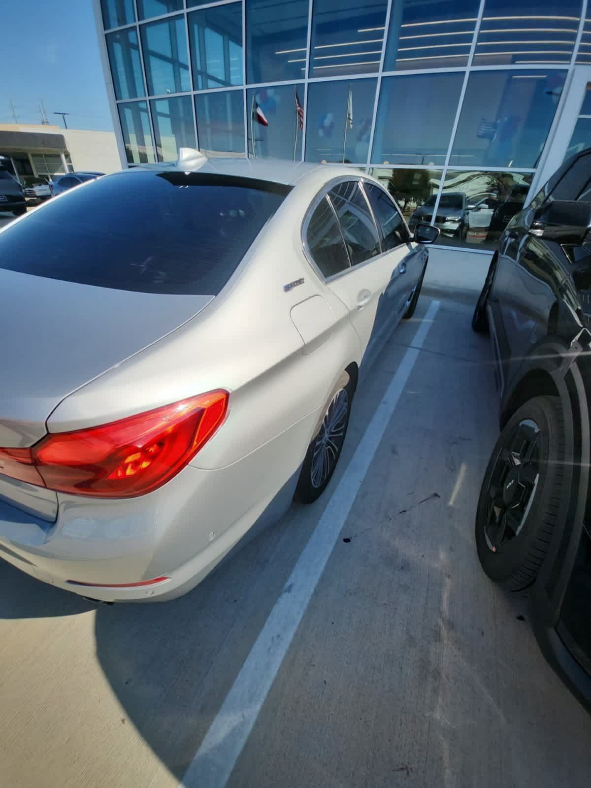 Used 2019 BMW 530e w/ Premium Package RWD image 23