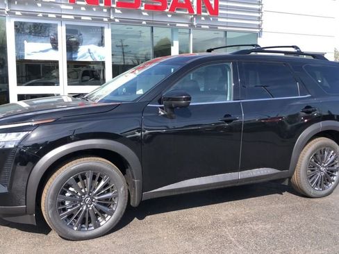 New 2026 Nissan Pathfinder SL w/ SL Premium Package AWD/4WD image 3