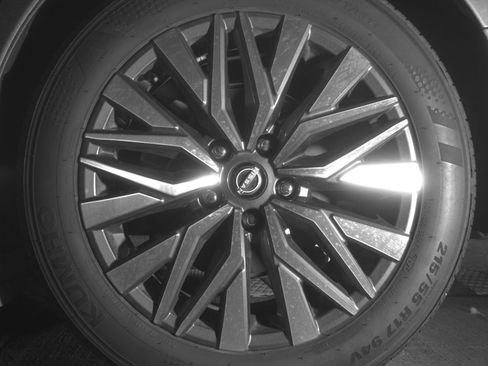 Used 2025 Nissan Altima 2.5 SV image 14