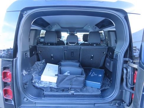 Used 2025 Land Rover Defender 110 X-Dynamic SE image 12