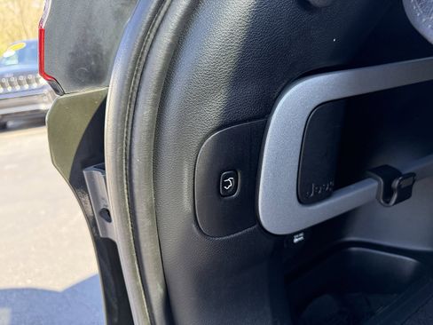 Used 2016 Jeep Cherokee 75th Anniversary image 17