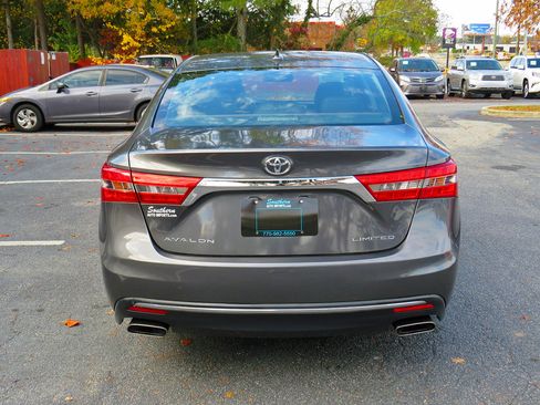 Used 2017 Toyota Avalon Limited image 8