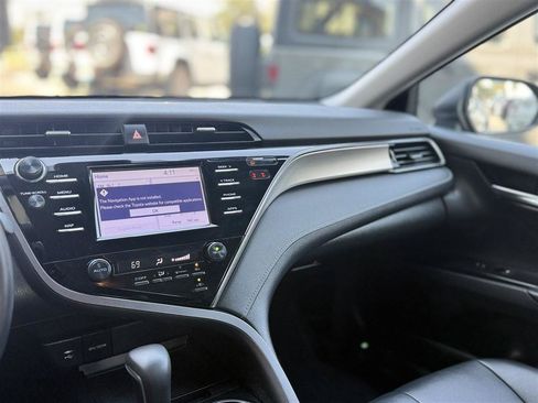 Used 2019 Toyota Camry SE FWD image 27
