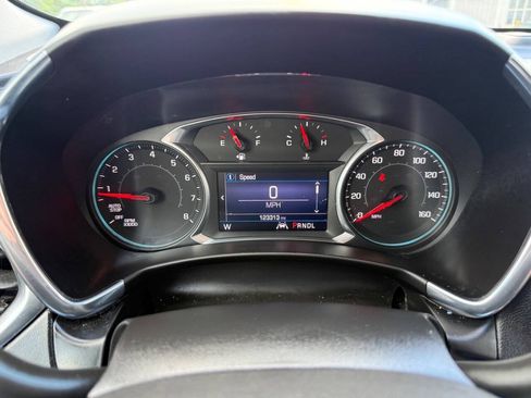 Used 2020 Chevrolet Equinox LT AWD/4WD image 16