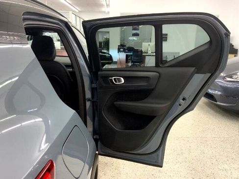 Used 2020 Volvo XC40 T5 R-Design image 32