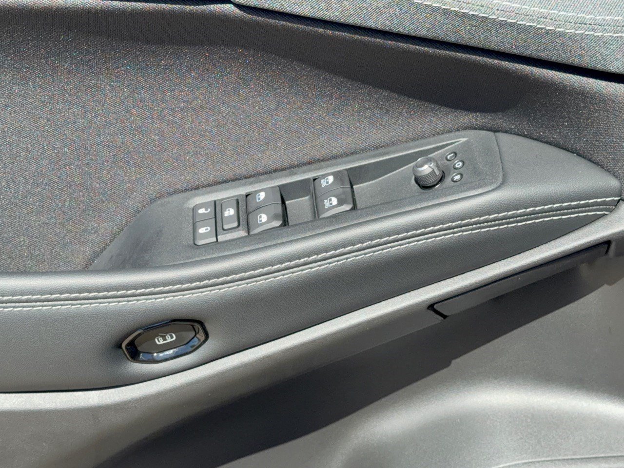 Used 2026 Jeep Cherokee Laredo AWD/4WD image 15