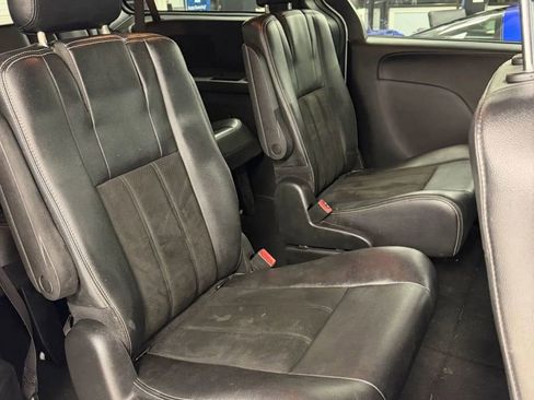 Used 2019 Dodge Grand Caravan SXT w/ Blacktop Package image 18