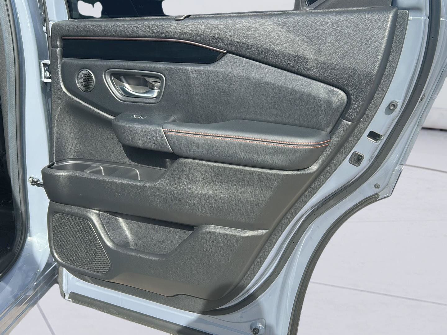 Used 2025 Honda Pilot TrailSport image 24