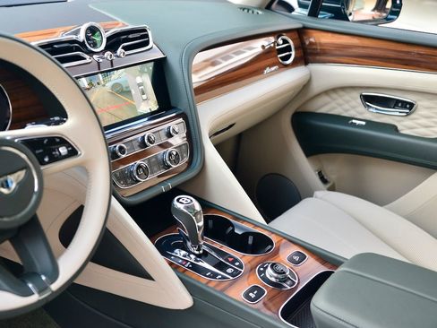 Used 2023 Bentley Bentayga Extended Wheelbase AWD/4WD image 7