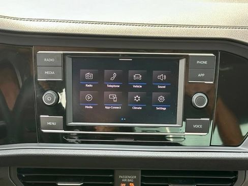 Used 2024 Volkswagen Jetta SE w/ Panoramic Sunroof Package FWD image 23
