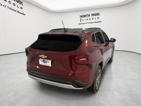 Used 2025 Chevrolet Trax LT w/ Driver Confidence Package FWD image 5