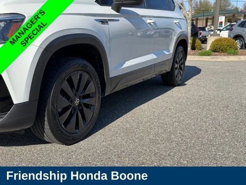 Used 2022 Volkswagen Taos S FWD image 9