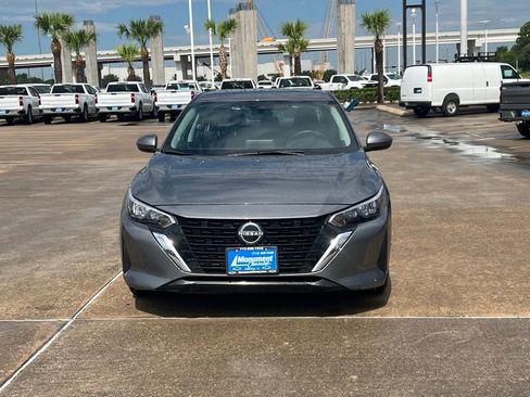 Used 2024 Nissan Sentra SV FWD image 2