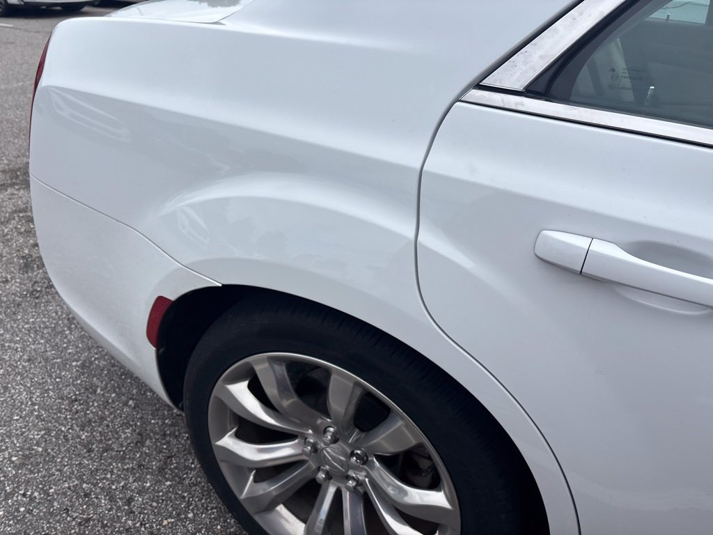 Used 2021 Chrysler 300 Touring L RWD image 8