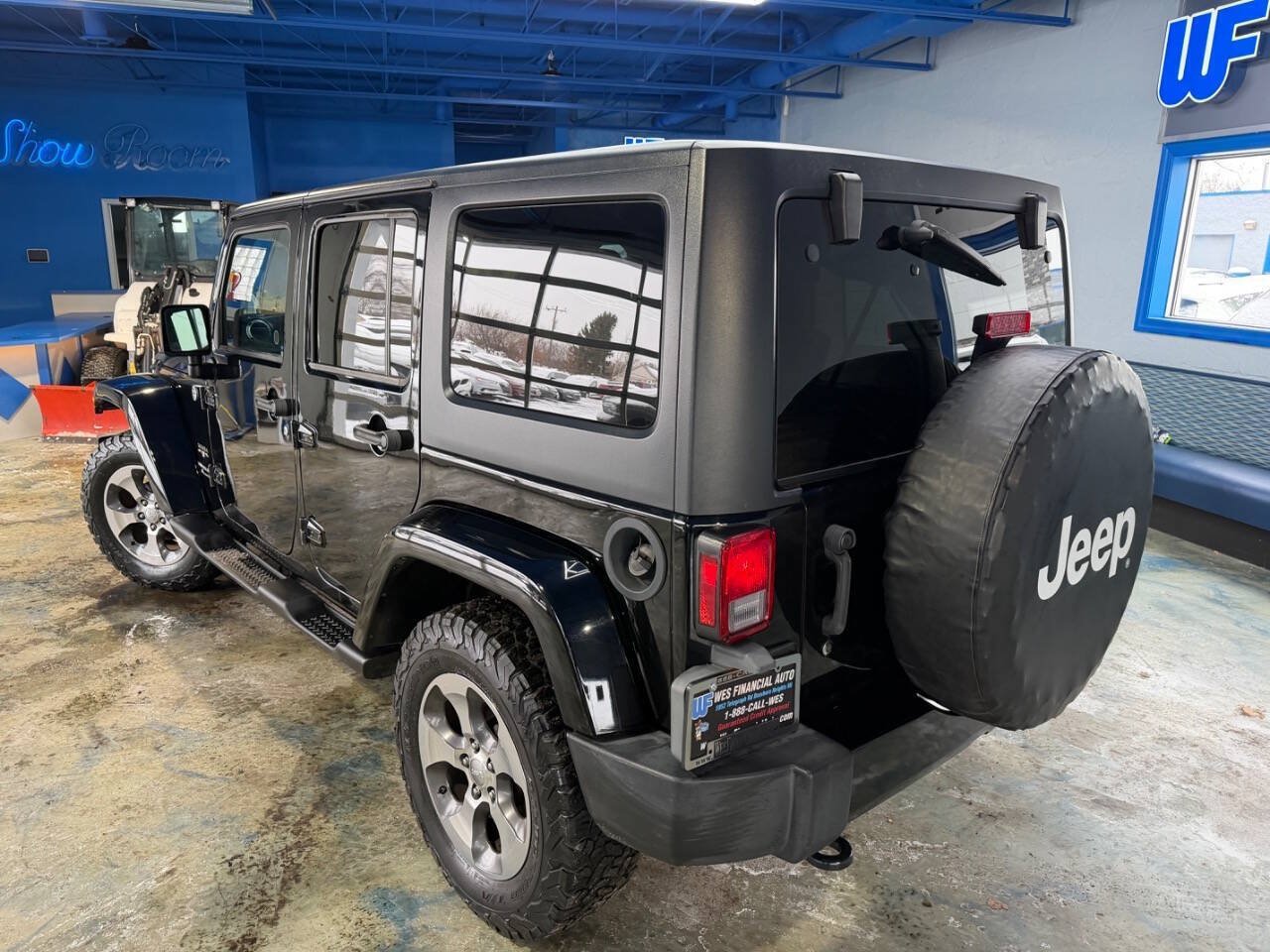 Used 2018 Jeep Wrangler Unlimited Sahara w/ Connectivity Group AWD/4WD image 3